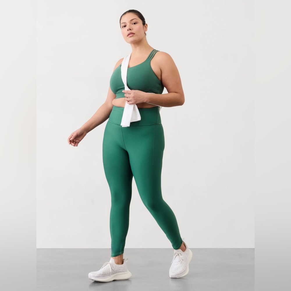 NWT Athleta Pacesetter Ultra Highrise 7/8 leggings - size M Tall